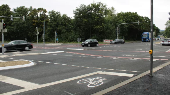 Der Verkehr kann wieder flie&szlig;en - auf der Klingenbergstra&szlig;e (hier im Bild) und von der Heidenoldendorfer Stra&szlig;e in die Klingenbergstra&szlig;e. - &copy; Kyrill von Matuschka