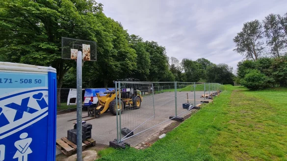 Auf diese Fl&auml;che will die Stadt die Container bauen, die demn&auml;chst den Viertkl&auml;sslern der Grundschule am Weinberg Platz bieten sollen. - &copy; Marianne Schwarzer
