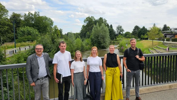 Blicken voraus (von links): B&uuml;rgermeister Markus Baier, Gesch&auml;ftsf&uuml;hrer Carsten Sch&auml;fer und Lisa Vinnytska (beide Planungsgruppe Stadtb&uuml;ro), Berit Weber (Leiterin der Stadtplanung), Elsa Eichholz (Stadtplanung) und Fabian Lollert (Planungsgruppe Stadtb&uuml;ro). - &copy; Stadt Lemgo