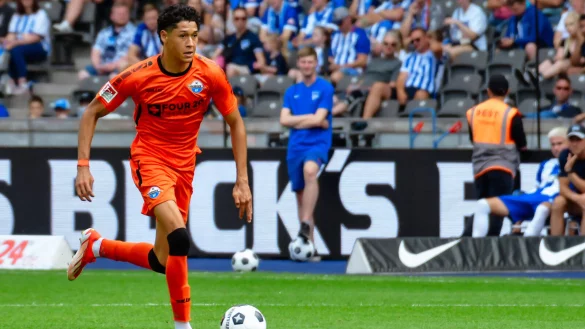 Santiago Castaneda feierte sein Zweitligadebüt vor mehr als 48.000 Zuschauern in Berlin. "Ich hatte Gänsehaut", sagt der SCP-Neuzugang. - © Imago Images