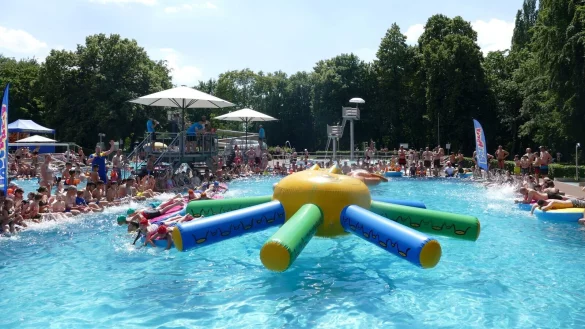 Eine Pool-Party fand Anfang Juli im Bega-Bad statt. - &copy; Stadtwerke Bad Salzuflen