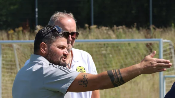 Dirk Pohlmann (hinten) und Trainer Ercan Kaymaz gehen getrennte Wege. - &copy; Sebastian Lucas