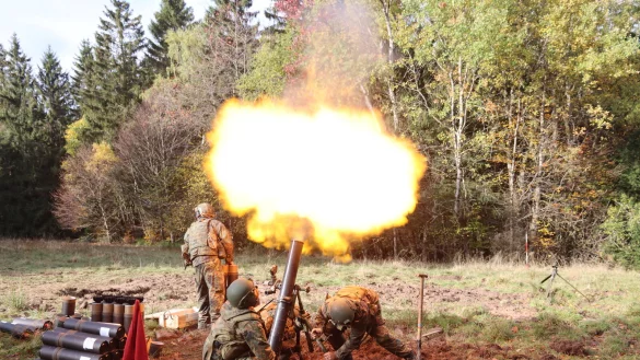 Mit dem 120-Millimeter-M&ouml;rser k&ouml;nnen die Trupps Ziele in Entfernungen &uuml;ber 6000 Meter wirksam bek&auml;mpfen. - &copy; Bundeswehr/Torben Schreiber
