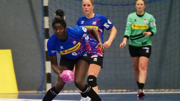 Laetitia Quist, Laura R&uuml;ffieux und Melanie Veith m&uuml;ssen in Bietigheim auf der Hut sein. - &copy; J&ouml;rg Hagemann