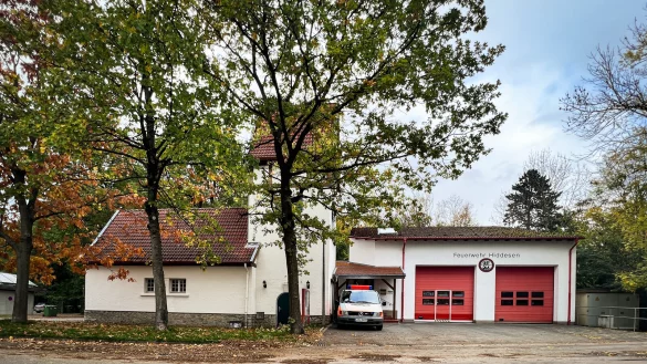 Das Feuerwehrgerätehaus an der Ecke Katerallee und Erbhofstraße ist nicht mehr auf dem neuesten Stand. Ursprünglich war eine Sanierung geplant, nun ist die Rede von einem kompletten Neubau an der Hindenburgstraße. - © Raphael Bartling