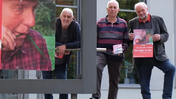 Sie haben 30 Kurzgeschichten von Lippern f&uuml;r Lipper in Lippe verfilmt: Friedo Petig (Text/Regie) mit Friedhelm Deppe (Darsteller) und Wolfgang Bellmann (Kamera und technische Umsetzung), von rechts. - &copy; Karen Hansmeier