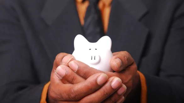 Weniger Futter f&uuml;r Sparschweinchen: Die Stadt muss immer mehr ausgeben und hat weniger Einnahmen. - &copy; Symbolbild: Pixabay/Noshepp