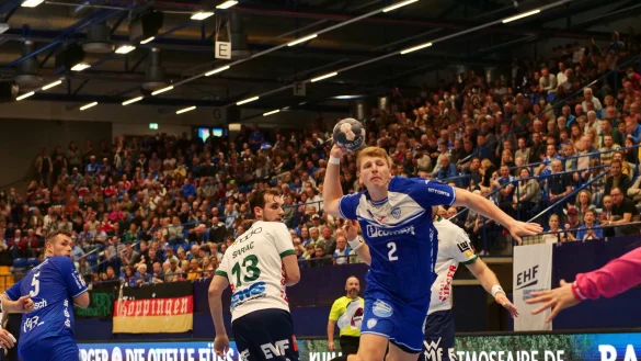 Lukas Hutecek suchte immer wieder die L&uuml;cken in der Frisch-Auf-Abwehr. - &copy; J&ouml;rg Hagemann