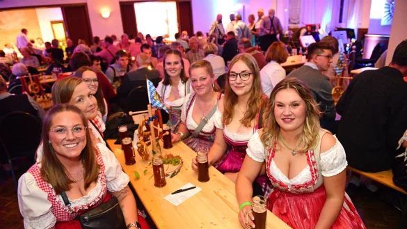 Der Alverdisser Kegelverein &bdquo;Pumpenmariechen&ldquo; zu Gast in Humfeld. - &copy; Nicole Ellerbrake