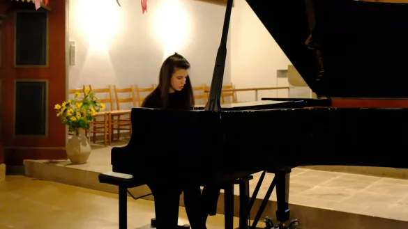 Dina Stojilkovic spielt in Bergkirchen romantische Klaviermusik. - © Friedrich Wilhelm Rödding