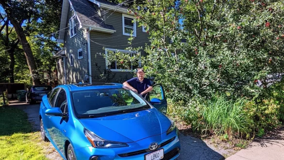 Kersten Horn zeigt deutlich, wo er herkommt. Das Lemgo-Kennzeichen prangt auf seinem Nummernschild. - &copy; Kersten Horn