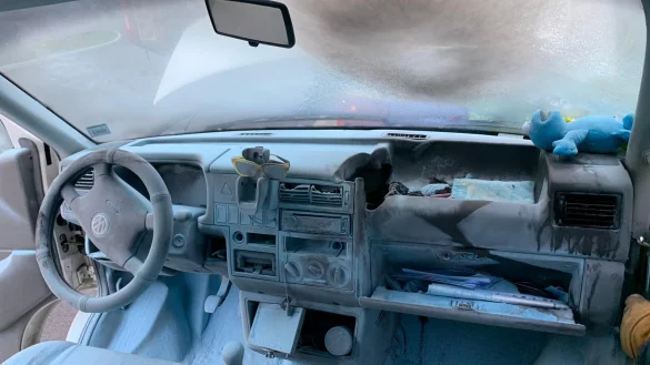 Auf dem Aldi-Parkplatz in D&ouml;rentrup hat der Innenraum eines VW-Busses gebrannt. - &copy; Feuerwehr D&ouml;rentrup