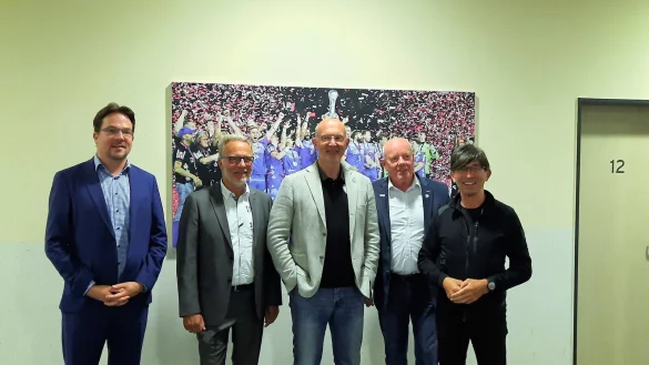 Die Beir&auml;te des TBV Lemgo Lippe nach der Gesellschafterversammlung: Arndt Schirneker-Reineke (von links), Ralf-Wilhelm Kanne, Herbert Vogel, Ulrich Kaltenborn, Prof. Dr. Gunther Olesch. - &copy; TBV Lemgo Lippe