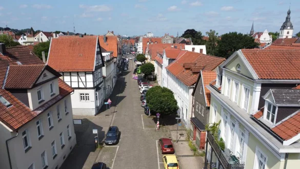 Die Exter- und die Krumme Straße hatte die Stadt in einem Verkehrsversuch unter die Lupe genommen. In der folge sollen Umbauten und Neuregelungen stattfinden. Die SPD sagt jetzt: Aber bitte erst dann, wenn klar ist, was mit dem Hornschen Tor passiert und nicht vor oder zeitgleich mit den Umbaumaßnahmen zur Sanierung der oberen Langen Straße. - © Stadt Detmold