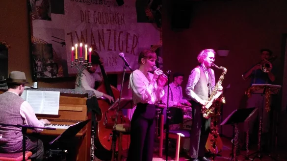 Das Ensemble "Zeitgeisty" war in der Kulturkneipe Dalborn zu Gast. - &copy; Ulf Allhoff-Cramer