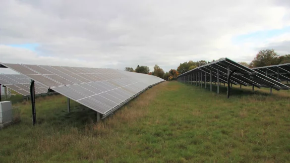 Seit 2019 ist Abo Wind bereits mit einem Photovoltaik-Feld in H&ouml;rstmar vertreten. Das liegt am Alten Postweg und ist die Fl&auml;che ist deutlich kleiner als das neue Projekt. - &copy; Katrin Kantelberg