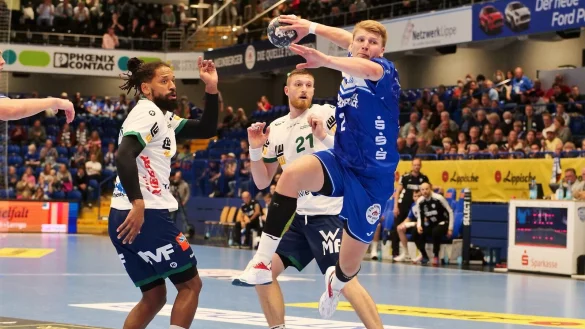 Lukas Hutecek hat seine F&uuml;hrungsqualit&auml;ten auch gegen die ausgebufften G&ouml;ppinger Gilberto Duarte (links) und Blaz Blagotinsek unter Beweis gestellt. Foto: J&ouml;rg Hagemann - &copy; J&ouml;rg Hagemann