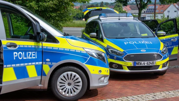 Die Polizei nimmt drei M&auml;nner fest, die mit Drogen handeln sollen. - &copy; Raphael Bartling