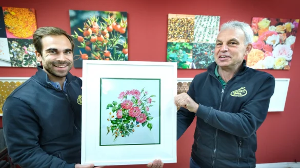 Die Chefs des G&uuml;tersloher Familienbetriebs Steffen (l.) und Reinhard Noack suchen derzeit noch nach dem perfekten Platz f&uuml;r ihre bislang h&ouml;chste Auszeichnung. - &copy; Andreas Fr&uuml;cht
