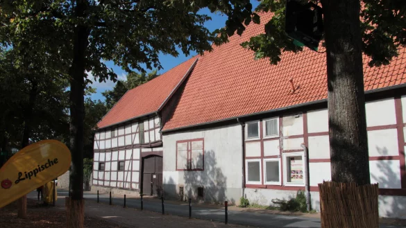 Die Alte Scheune am Lippegarten steht derzeit leer. Vor einigen Jahren gab es Pl&auml;ne f&uuml;r eine Gastronomie, doch die Kosten waren zu hoch. - &copy; Carolin Brokmann-F&ouml;rster