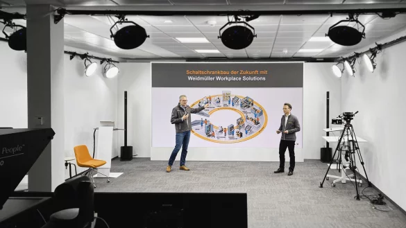 Dr. Sebastian Durst (links) und Sune Mellgren in einem Expert-Talk zum Thema &bdquo;Schaltschrankbau der Zukunft&ldquo;. - &copy; Weidm&uuml;ller