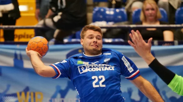 Kian Schwarzer nimmt Ma&szlig;. - &copy; J&ouml;rg Hagemann