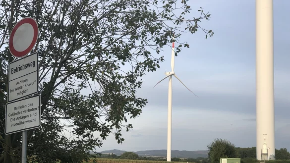 Windr&auml;der, wie hier s&uuml;d-westlich von Lieme, stehen immer wieder in der Kritik. Dass sie krank machen k&ouml;nnen, daf&uuml;r gibt es laut Expertin aber keine Hinweise. - &copy; Archivfoto: Till Brand