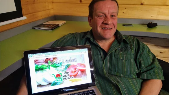 J&ouml;rg Wilutzky hat "Lippe kauft regional" vor etwas mehr als einem Jahr aus der Taufe gehoben. Nun soll die Plattform einen eigenen Hofladen bekommen - in Kooperation mit Lara Siebrasse, die in Humfeld als Obstretterin bekannt ist. - &copy; Yvonne Glandien