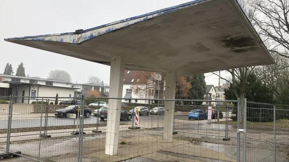 Das Dach der alten BP-Tankstelle. - &copy; Archivfoto: Till Brand