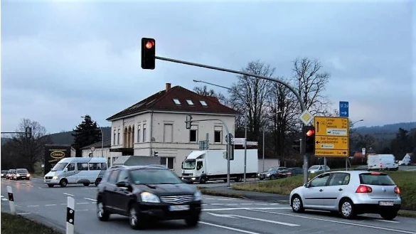 So sah die Scherenkrug-Kreuzung noch in j&uuml;ngster Vergangenheit aus. Momentan wird eine behelfsm&auml;&szlig;ig gebaute Ausweichstra&szlig;e genutzt, um die Bauarbeiten zu erm&ouml;glichen.&nbsp; - &copy; Horst Biere