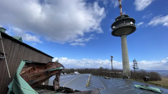 Massiver Schaden: Der Parkplatz am K&ouml;terberghaus ist jetzt erst einmal bis auf weiteres gesperrt. - &copy; Julian Jessat