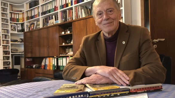 Dr. Rudolf H&uuml;ls in seinem Wohnzimmer in Lage.&nbsp; - &copy; Sven Kienscherf