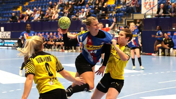 Mit Zug zum Tor: Kamila Kordovska von der HSG Blomberg-Lippe sucht im Sommer eine neue Herausforderung. - &copy; paul cohen