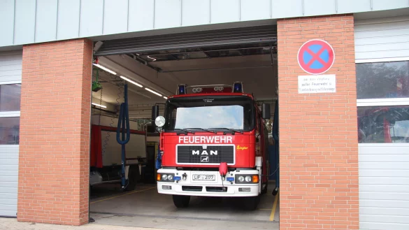 Die Platzverh&auml;ltnisse im Feuerwehrger&auml;tehaus an der Haustenbecker Stra&szlig;e sind beengt. Der neue Brandschutzbedarfsplan mahnt Verbesserungen an - auch beim Fuhrpark. - &copy; Nadine Uphoff
