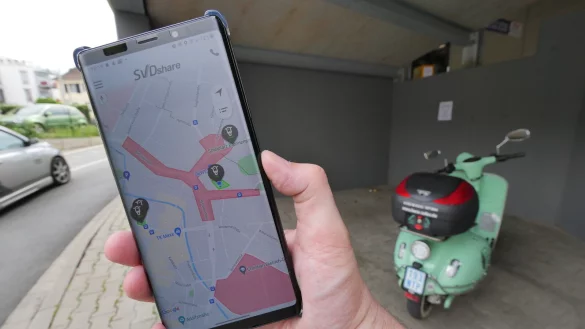 Die Nische unter der Abfahrt des Parkhauses am Hasselter Platz (erreichbar vom Rewe-Parkplatz) ist eine der f&uuml;nf neuen gr&uuml;nen Zonen. Wird die E-Roller-Miete in einer von ihnen beendet, gibt es einen Euro Rabatt. - &copy; Jost Wolf
