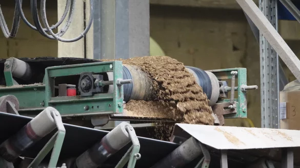 Lehm als Baustoff ist in der Baubranche immer noch eine Nische. Der Unternehmer J&ouml;rg Meyer setzte bereits vor Jahrzehnten darauf. Mit seiner Istruper Firma Conluto verschickt er das Material tonnenweise auf die Reise.&nbsp; - &copy; Axel B&uuml;rger