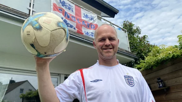 John Mathews aus Remmighausen hat ein Herz f&uuml;r den Fu&szlig;ball und die englische Nationalmannschaft. - &copy; Sebastian Lucas