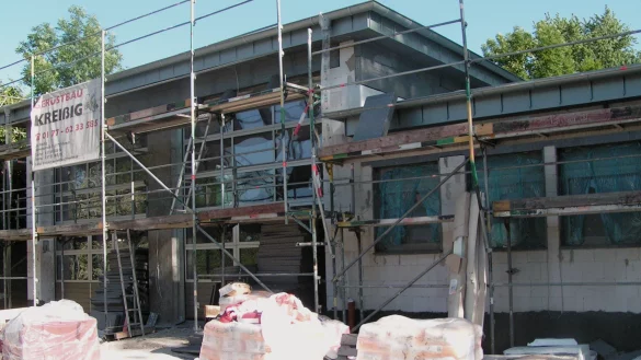 Die Baustelle des Multifunktionshauses in Stemmen, das bald von der Feuerwehr und &ouml;rtlichen Gruppen genutzt werden wird. - &copy; Wulf Daneyko
