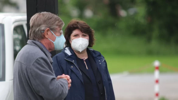 Auf dem Foto: Vorsitzender TuS Kachtenhausen Bernhard Engelke, Landtagsabgeordnete Ellen Stock - &copy; Ellen Stock