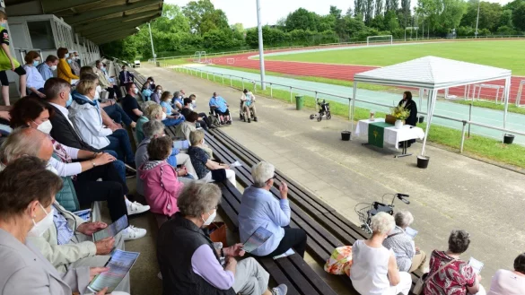 - &copy; Nicole Ellerbrake