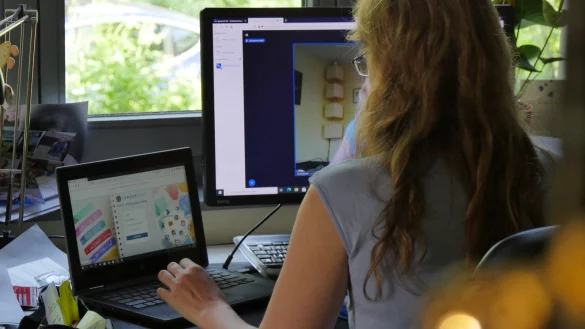 W&auml;hrend des Distanzunterrichts belasten viele Videokonferenzen den Internetzugang. - &copy; Jost Wolf