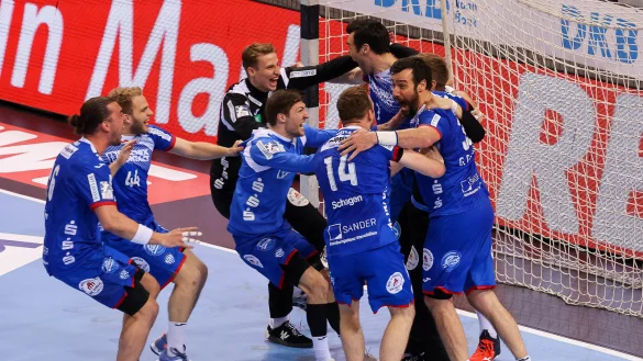 Der TBV Lemgo Lippe jubelt und schl&auml;gt den THW Kiel nach grandioser zweiter Halbzeit. - &copy; Joerg Niebergall/Eibner-Pressefo