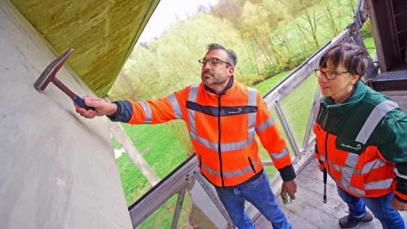 Die Mitarbeiter von Stra&szlig;en.NRW haben die Passadetalbr&uuml;cke untersucht. Sie ist nicht gut in Schuss, aber noch ist die Sicherheit nicht gef&auml;hrdet. - &copy; Nicole Ellerbrake