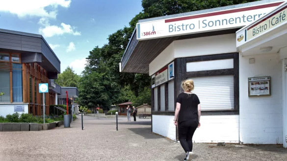 Bislang kein Schmuckst&uuml;ck: Der Weg vom Parkplatz Richtung Denkmal. - &copy; Archivfoto: Bernhard Preuss