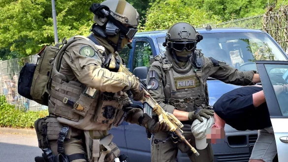 Das Spezialeinsatzkommando der Polizei (SEK) nahm am Dienstag, 2. November, einen gef&auml;hrlichen Ex-Rocker in Altenhagen fest. Hier ein Archivfoto von einer SEK-&Uuml;bung. - &copy; Barbara Franke