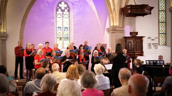 Kantorin Lea Marie Lenart hatte zur "Keltischen Messe" geladen. - &copy; Franka Pieper