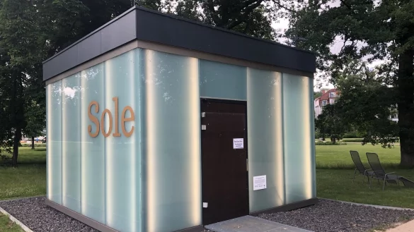 Der Sole-Pavillon gegen&uuml;ber der Wandelhalle im Kurpark ist vor&uuml;bergehend geschlossen. Foto: Alexandra Schaller - &copy; Schaller