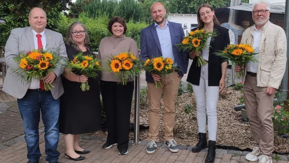 Vorstand mit Landespolitikerin: (von links) Lars Bork, Andrea Speckbrock, Ellen Stock, Matthias Kaiser, Lena Obermann und Heinz Gr&uuml;tzmacher. - &copy; SPD