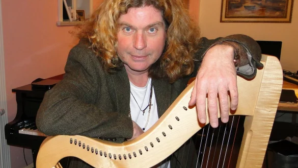 Daniel Wahren startet am Donnerstag seinen neuen Stadrundgang. Musik gibt es keine, auch keine Verkleidungen. - © Foto: Hajo Gärtner