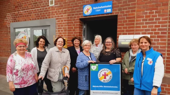 Bei der Bahnhofsmission: Karen Tank, Indira Bukva, Magarete Stender, Ellen Stock, Monika Rieke, Heidrun Schmidt, Andrea Speckbrock, Mechthild Humpert und Nadia Einloft (von links). - &copy; AsF Lage